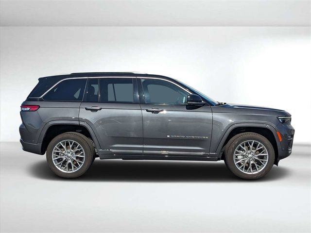 2022 Jeep Grand Cherokee Summit