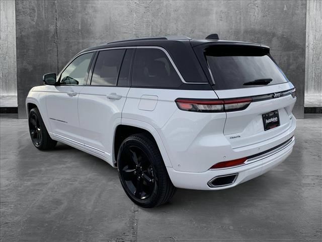 2022 Jeep Grand Cherokee Summit