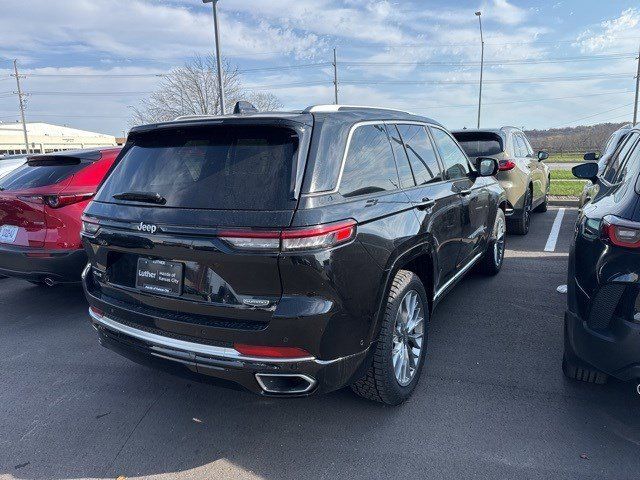 2022 Jeep Grand Cherokee Summit