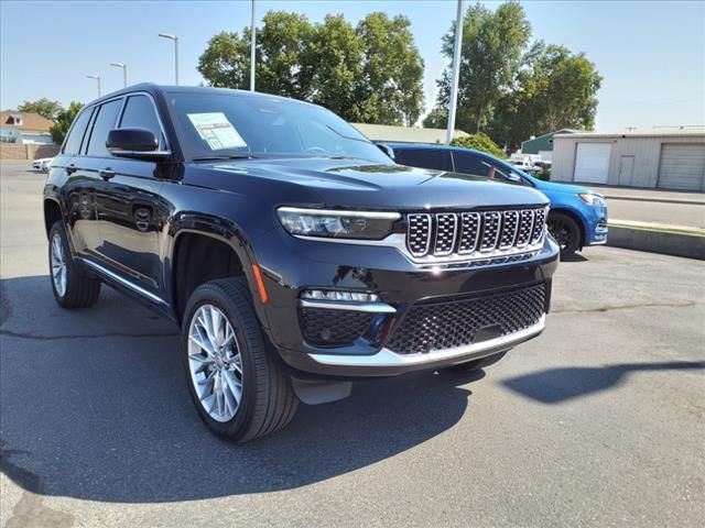 2022 Jeep Grand Cherokee Summit