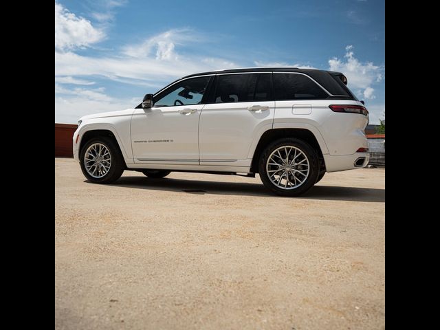 2022 Jeep Grand Cherokee Summit