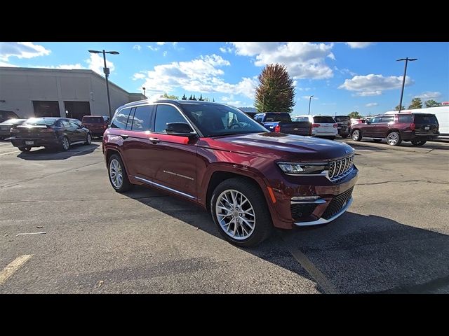 2022 Jeep Grand Cherokee Summit