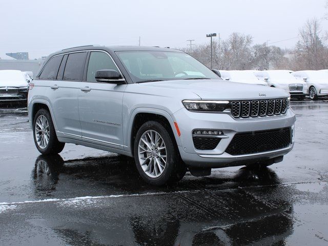 2022 Jeep Grand Cherokee Summit