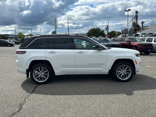 2022 Jeep Grand Cherokee Summit