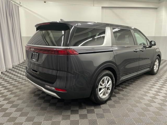 2022 Kia Carnival LX