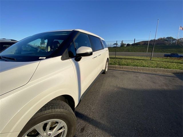 2022 Kia Carnival LXS