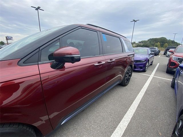 2022 Kia Carnival SX