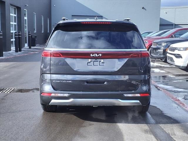 2022 Kia Carnival SX