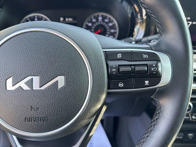 2022 Kia K5 EX