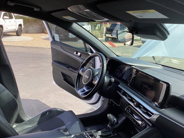 Vehicle image 25 of 28