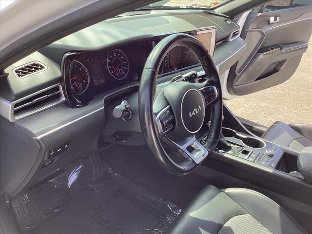 Vehicle image 10 of 28