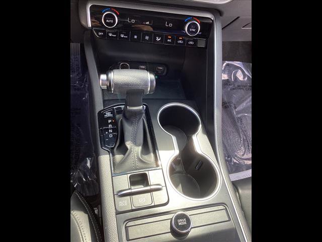 Vehicle image 14 of 28