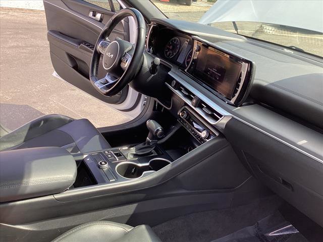 Vehicle image 26 of 28