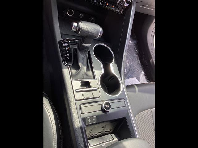 Vehicle image 16 of 28