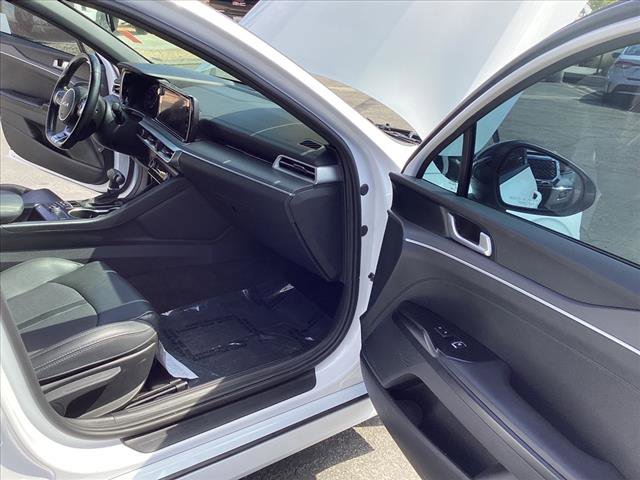 Vehicle image 27 of 28