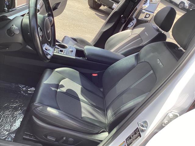 Vehicle image 11 of 28