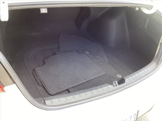 Vehicle image 20 of 28