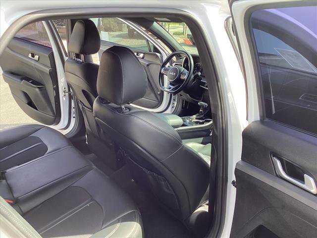 Vehicle image 21 of 28
