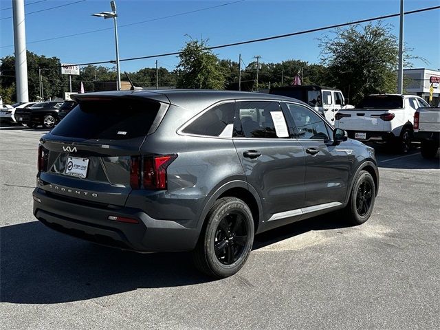 2022 Kia Sorento LX