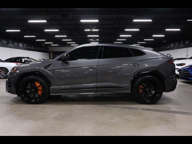 2022 Lamborghini Urus 