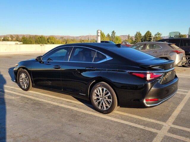 2022 Lexus ES 300h