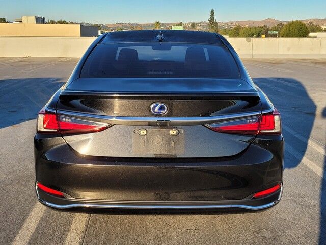 2022 Lexus ES 300h