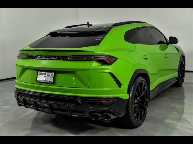 2022 Lamborghini Urus 