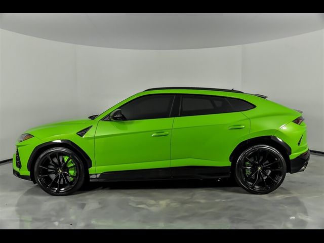 2022 Lamborghini Urus 