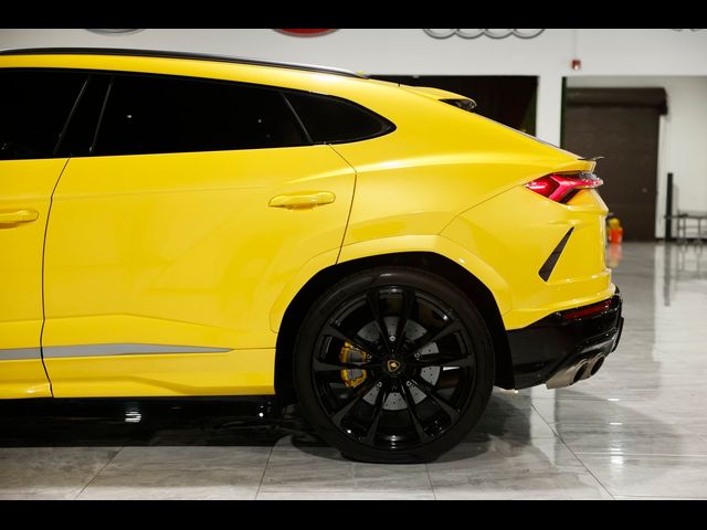 2022 Lamborghini Urus Base