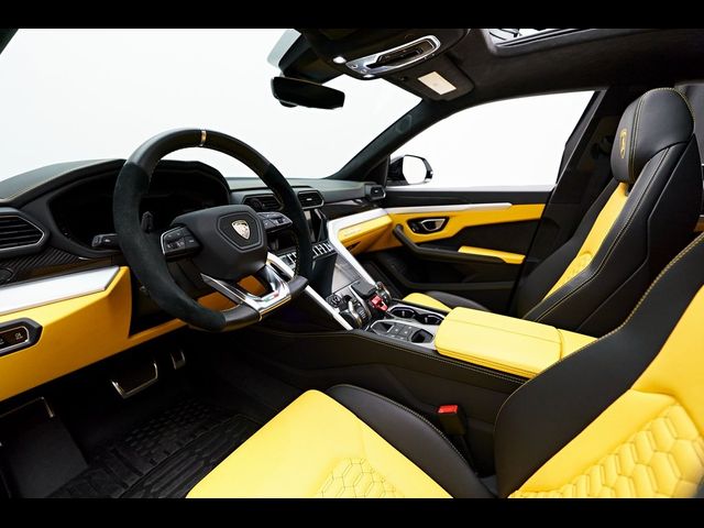 2022 Lamborghini Urus Base