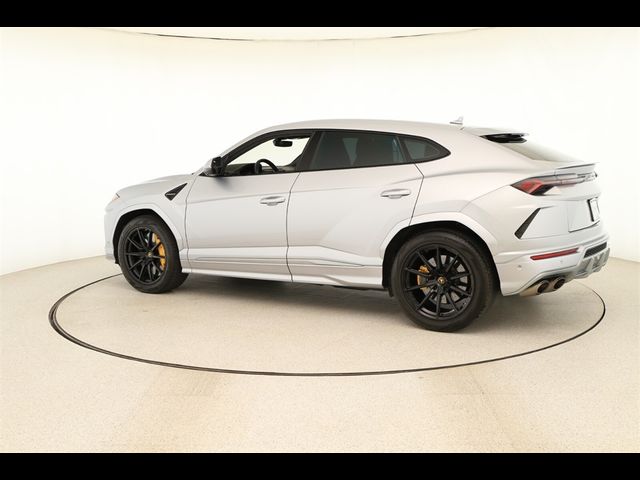 2022 Lamborghini Urus Base