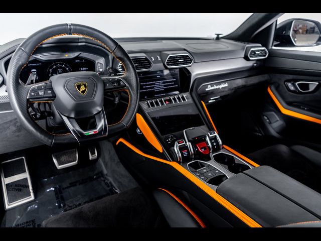 2022 Lamborghini Urus 