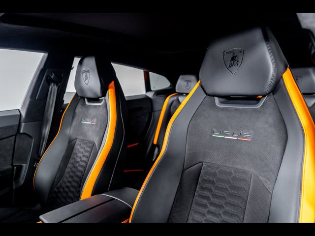 2022 Lamborghini Urus 