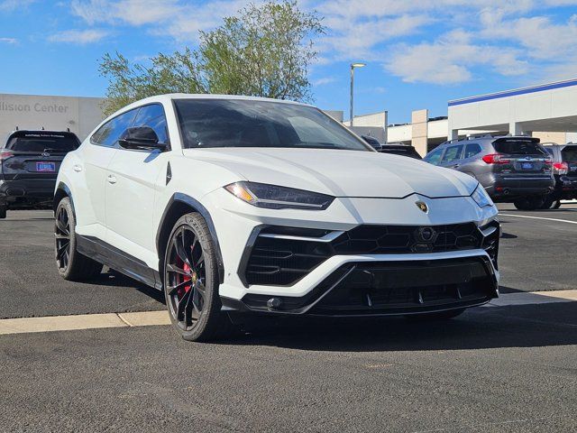 2022 Lamborghini Urus Base