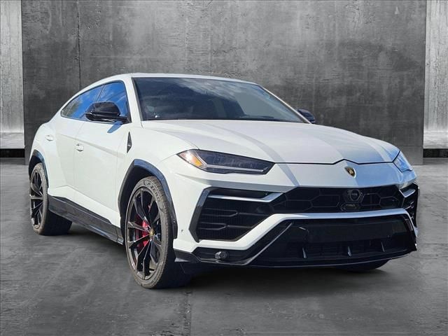 2022 Lamborghini Urus Base