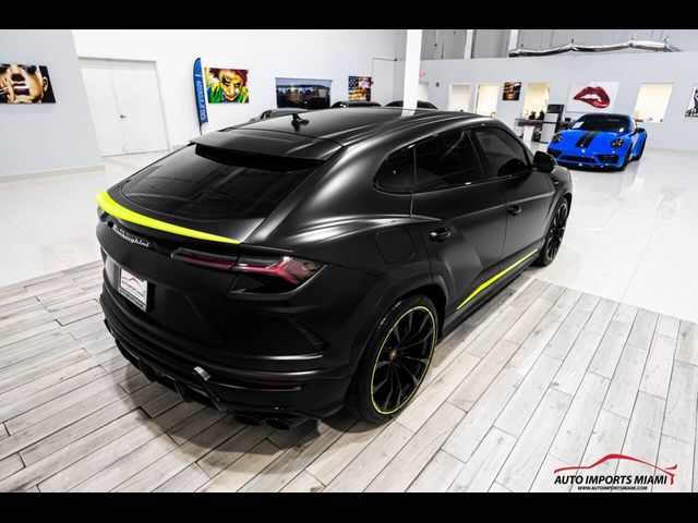 2022 Lamborghini Urus Base