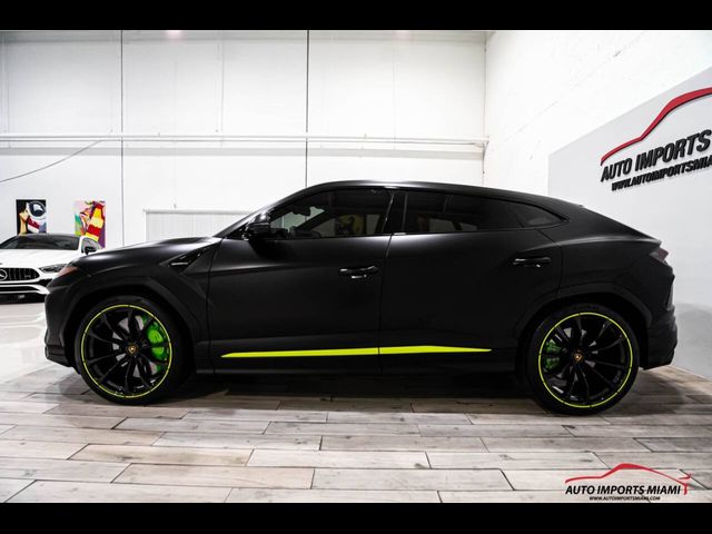 2022 Lamborghini Urus Base