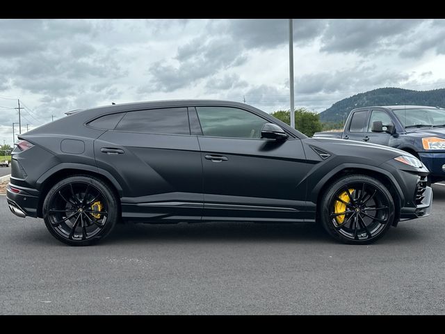 2022 Lamborghini Urus Graphite Capsule