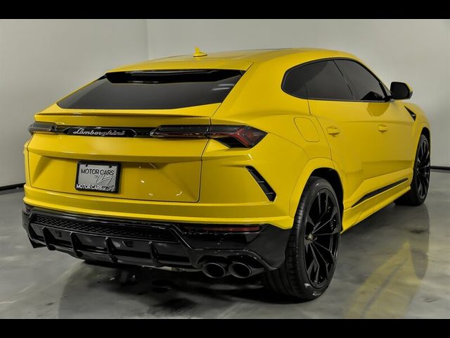 2022 Lamborghini Urus Pearl Capsule