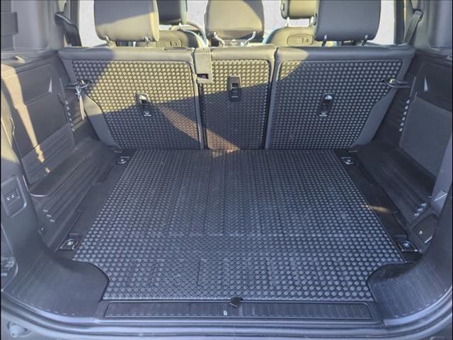 2022 Land Rover Defender X-Dynamic HSE