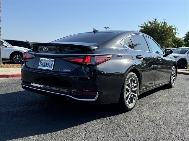 2022 Lexus ES 300h