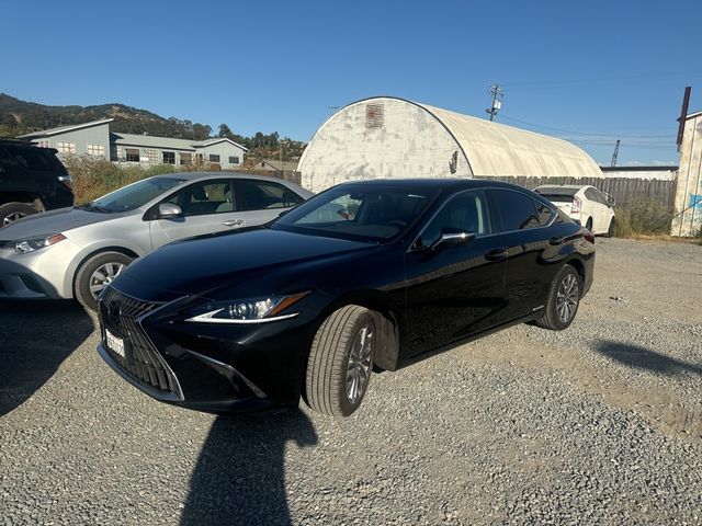 2022 Lexus ES 300h