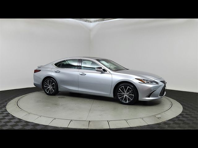 2022 Lexus ES 300h