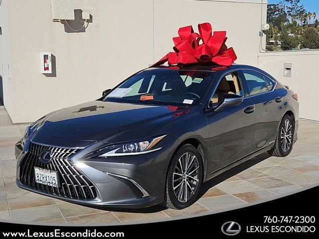 2022 Lexus ES 300h