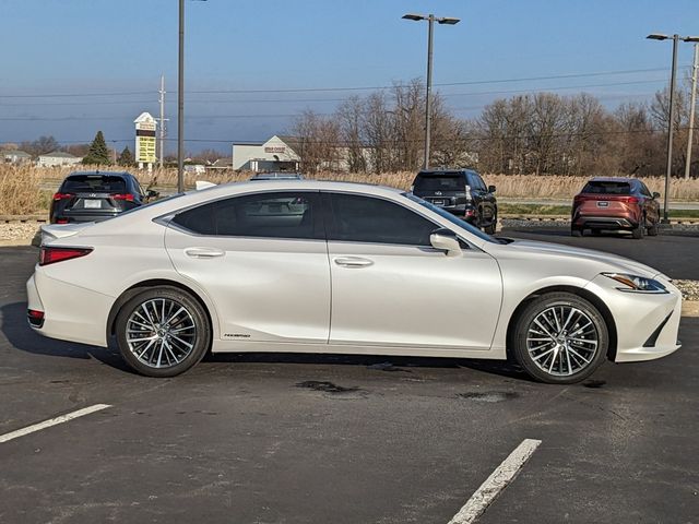 2022 Lexus ES 300h