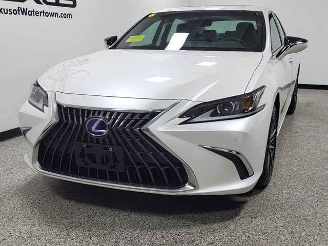 2022 Lexus ES 300h