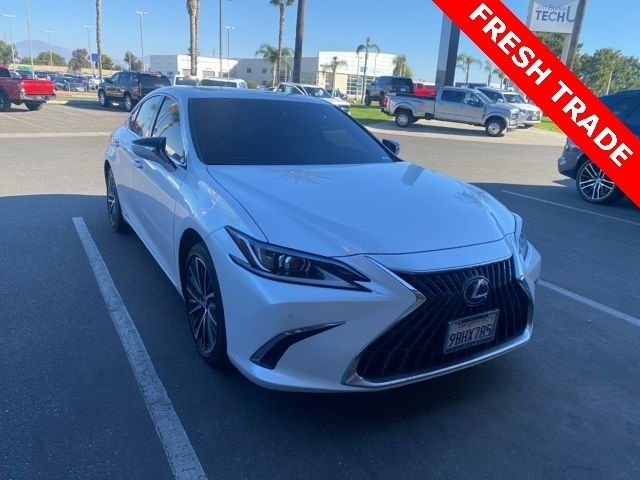 2022 Lexus ES 300h