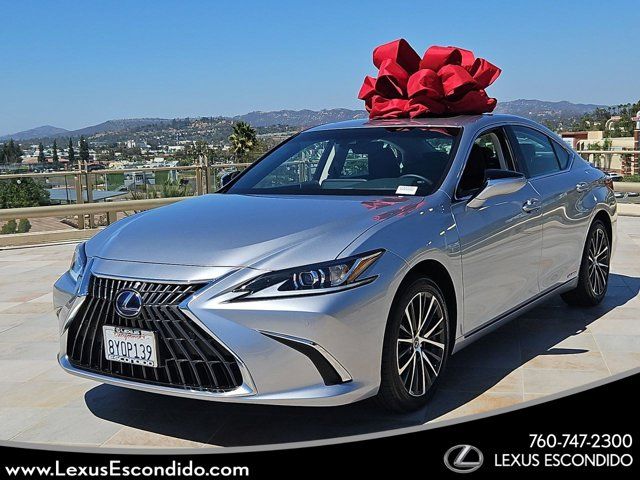 2022 Lexus ES 300h