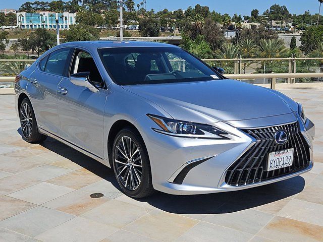 2022 Lexus ES 300h