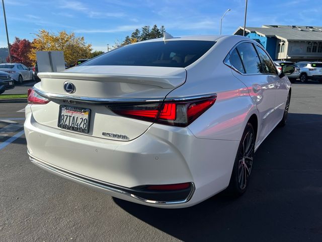 2022 Lexus ES 300h